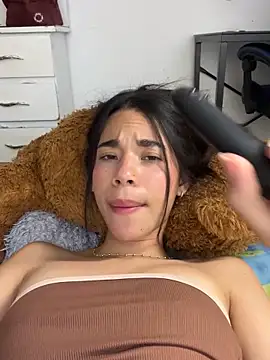 Milleradhara24のライブXXXチャット