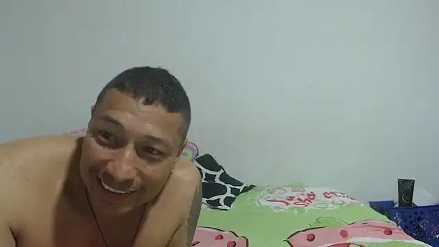 pareja_latina1483 Chat XXX live