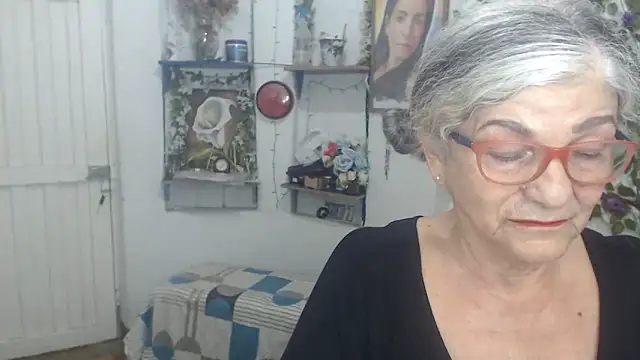 FunnyGrandma Adlı Modelin Web Kamerası Şovu