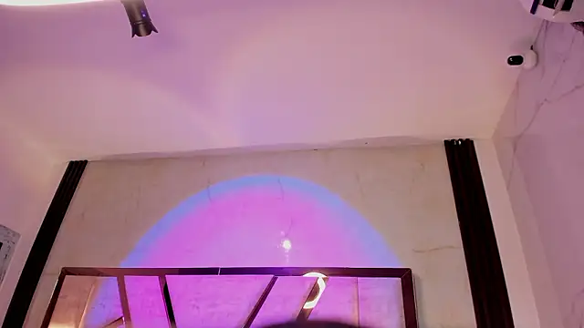 Pertunjukan Kamera Web Athenea_Mills