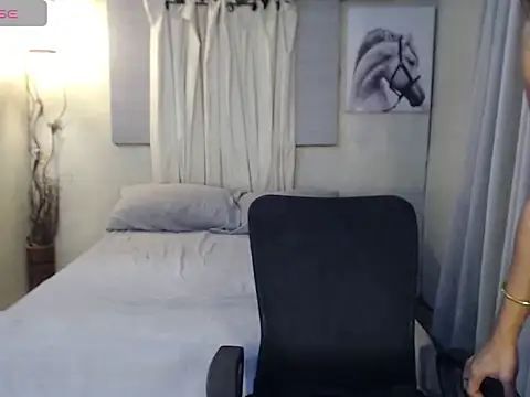 holly_bitch's Live XXX Chat