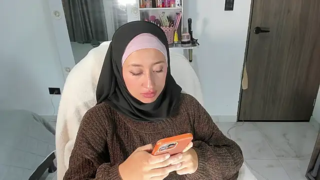 adila_anich Chat XXX in diretta