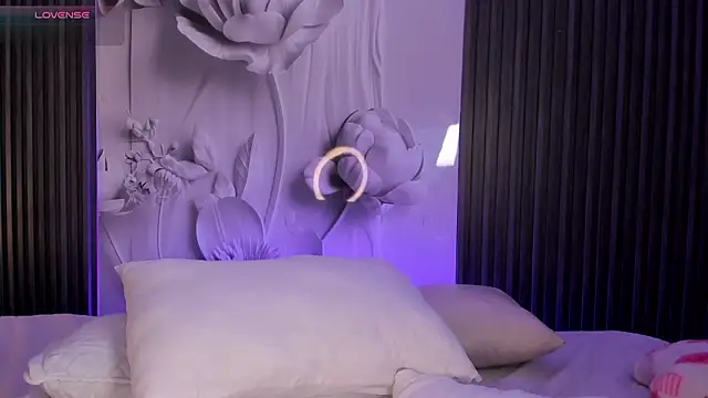 ShaniaDaniels live XXX chat