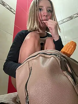 SweetBunnyGF Adlı Modelin Canlı XXX Sohbeti