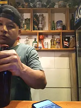 XXX chat uživo modela themorenofit08