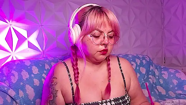 Satyn_doll live XXX chat