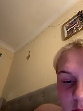 sluttyskyeee Webcam Show