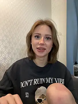 Chatroom XXX en direct de Alisaa_Kisaa