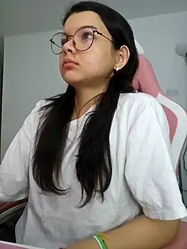 Chat +18 de azumiichan ao vivo