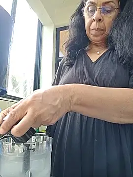 Chat +18 de NakedMILFx ao vivo