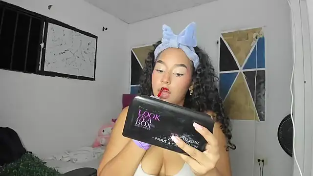 emily_stars1's Webcam Show