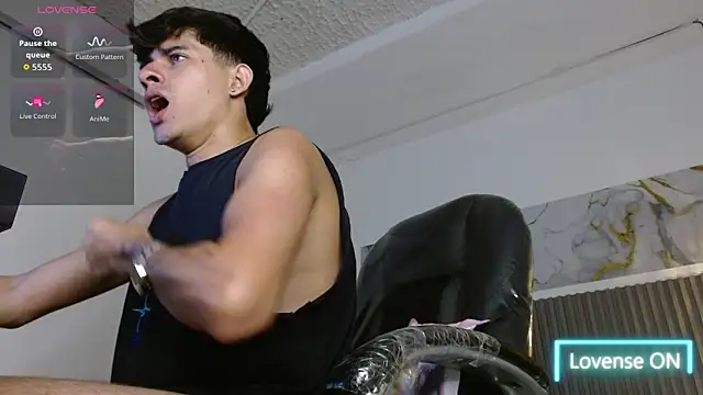 Dyla_n18 即時 XXX 聊天