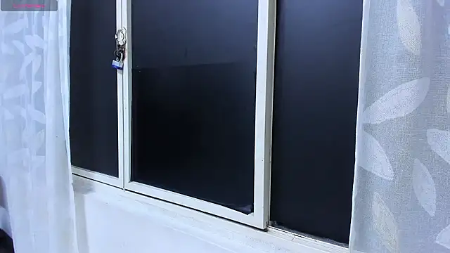 LauraRoot Live XXX Chat