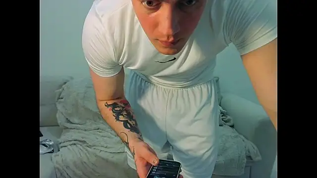 Telenok élő XXX-chatje