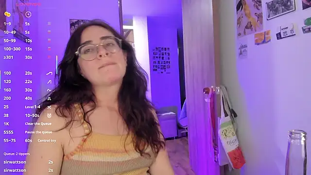 Chat XXX en directo de linda_giggle