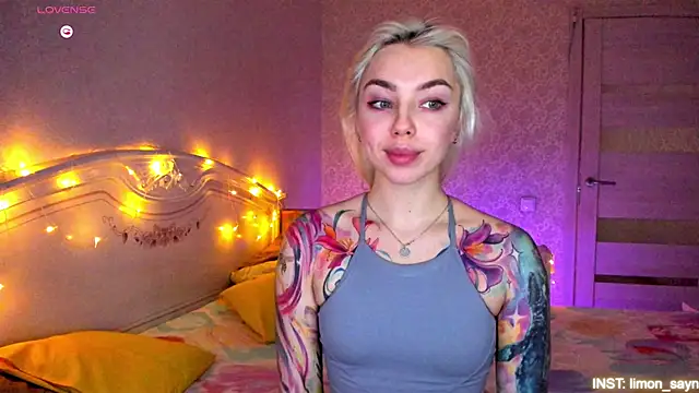 LillyMoure_ 现场XXX聊天