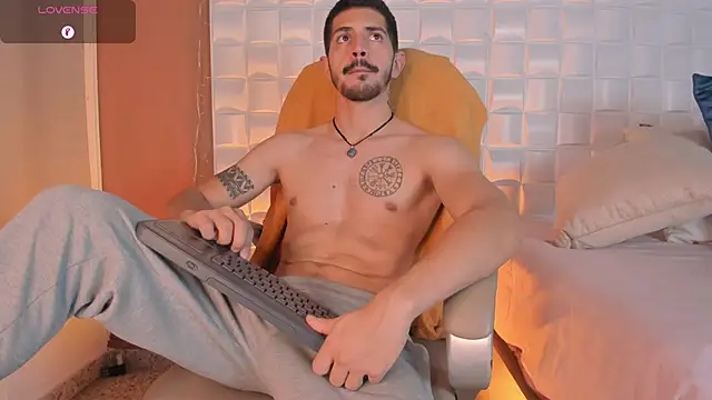 AlejandroStormm's Live XXX Chat