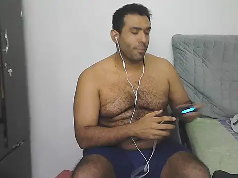 AlphaLatinoBear's Live XXX Chat