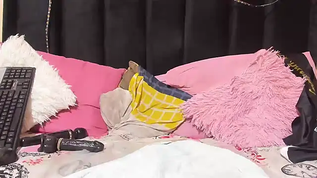 AmazingDarkDoll élő XXX-chatje