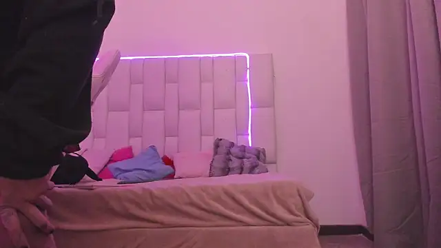 MilkWhore1's Webcam Show