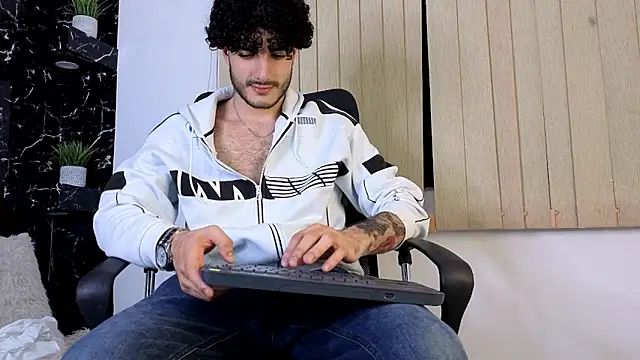 Chat +18 de Rafael_Mendezz ao vivo