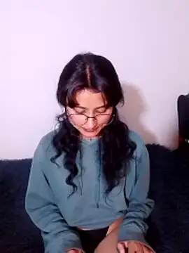 Lili__Clan Chat XXX in diretta