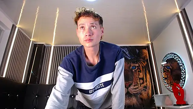 _Santi2's Live XXX Chat