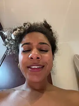 Belkaj élő XXX-chatje