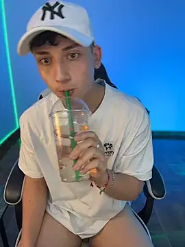 oliver_kyy Obrolan Langsung XXX