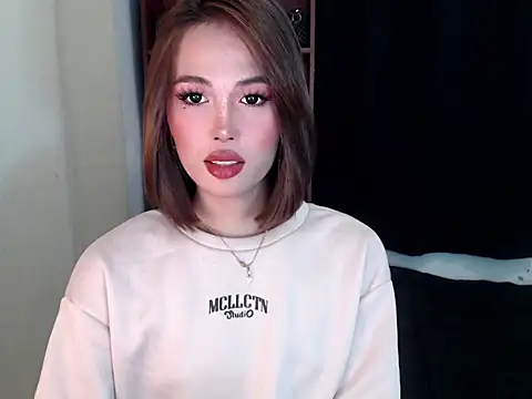 YougotLara's Live XXX Chat