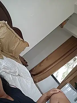 NakedMILFx 现场XXX聊天