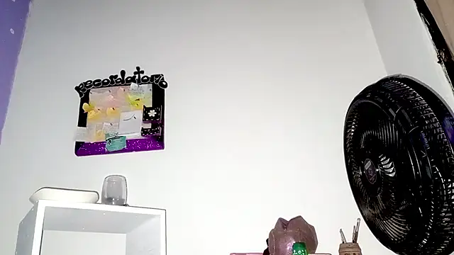 Chat XXX en directo de PetiteIvoryQueen19