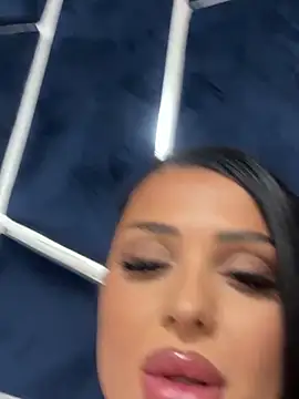 KylieKroftt Adlı Modelin Canlı XXX Sohbeti