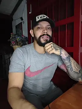 AlukardBigのライブXXXチャット