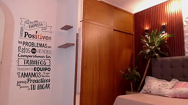 lia_cr1 Live XXX Chat