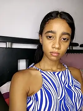 Zoe_Sweett18's Live XXX Chat