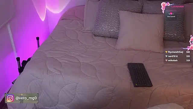 _EyraのライブXXXチャット