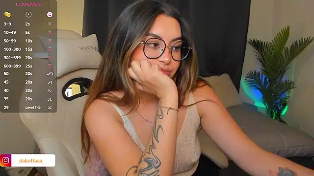 dakottaa_'s Live XXX Chat