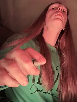 แชท XXX สดของ GoldenFlameGoddess