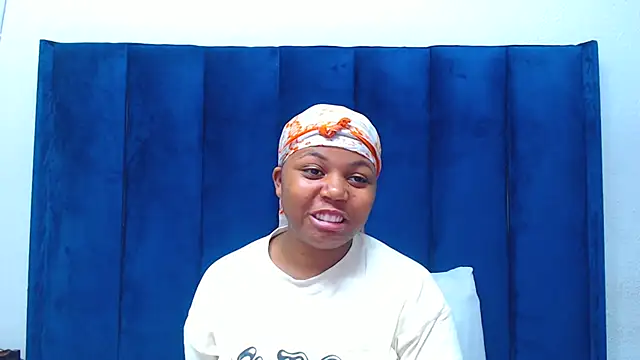 HotSmallTitsのライブXXXチャット