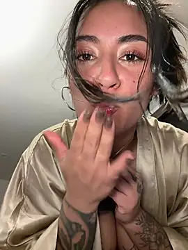 Rae_Lil_White's Live XXX Chat