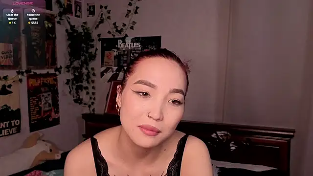 OdetteBiddy's Live XXX Chat