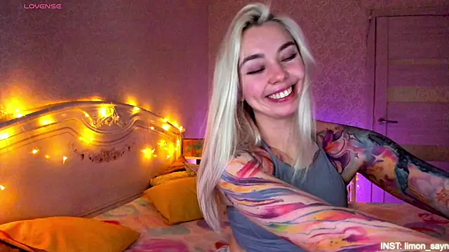 LillyMoure_'s Live XXX Chat