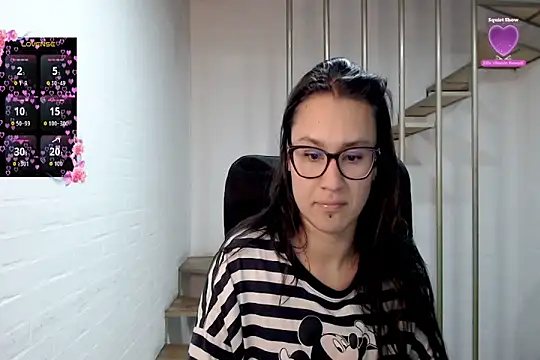 Jessie_Desire élő XXX-chatje