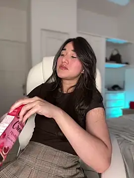 julieta_jhonss Adlı Modelin Canlı XXX Sohbeti