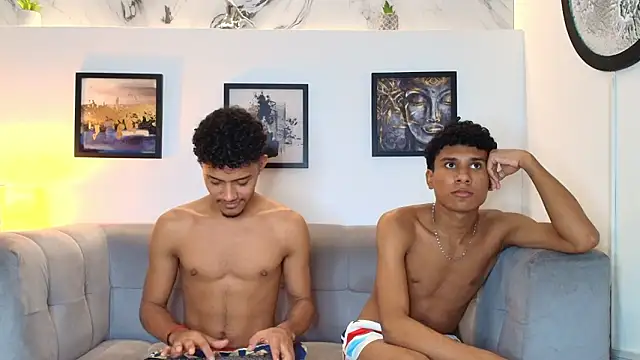 COUPLES_BOYS' Live XXX Chat