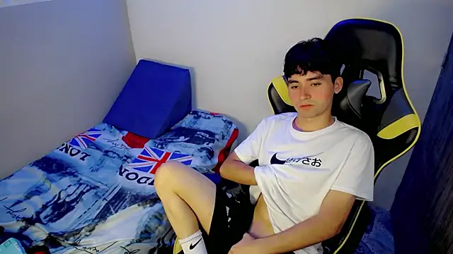 Luigii_: онлайн-секс-чат