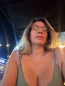 Gatitacarlita Chat XXX live