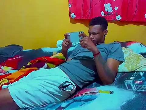 Chat +18 de aunstin_farid1 ao vivo