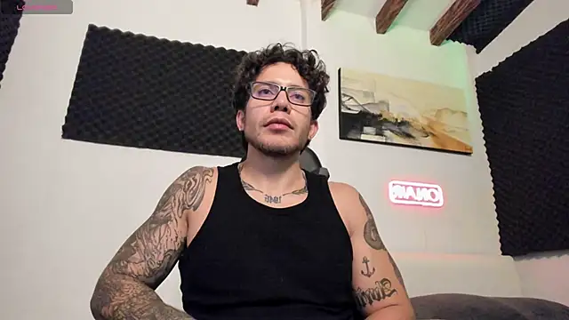 LucianSinclair's Live XXX Chat